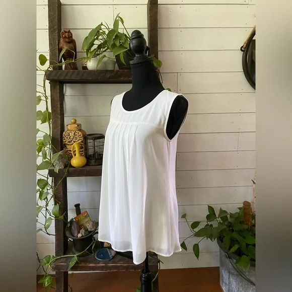 Timeson: White Sleeveless Pleated Blouse - Picture 16 of 16